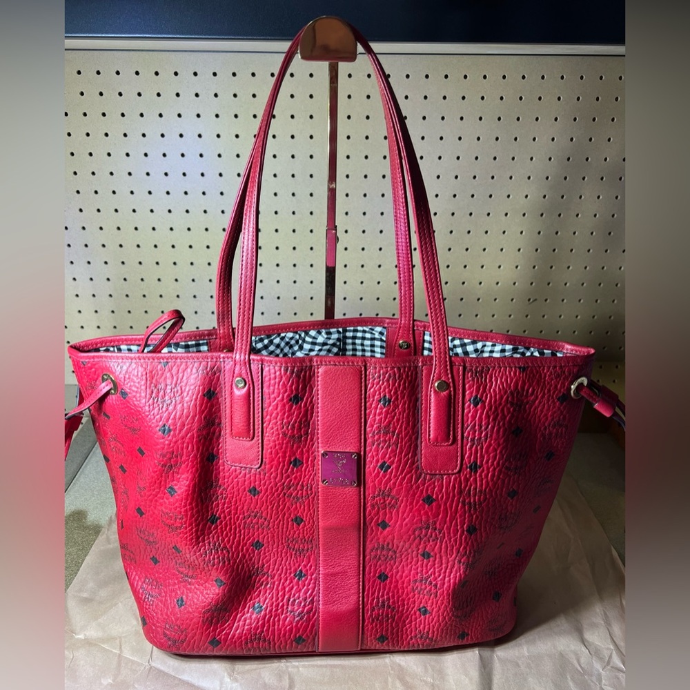 EUC MCM Liz Shopper in Visetos - large size. Reversible!